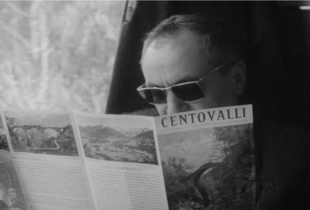 Mann mit Zeitung "Centovalli"