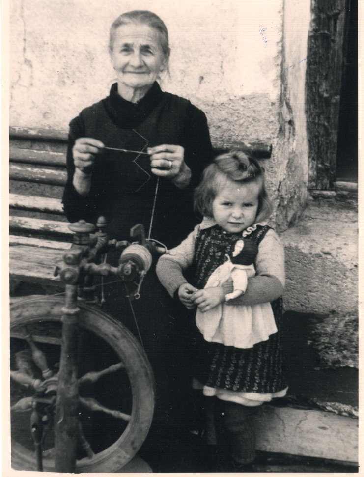 Madlaina (Gnagna) Kolb-Balat, Pasons, Sammlung Alfons Maissen. Foto: Institut für Kulturforschung Graubünden