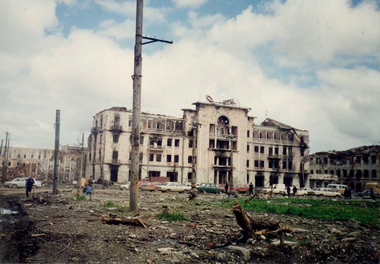 Vom Krieg zerstörtes Gebäude, 2006. Foto: GfbV