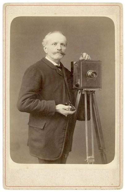Angelo Monotti mit seinem Arbeitsgerät, 09.04.1890. Foto: Archivio di Stato del Cantone Ticino