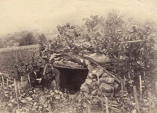 Paul-Louis Vionnet (1830-1914) / La Cave aux Fées, Dolmen de Saint-Cergues, vers 1870, épreuve albuminée, 16 x 22 cm.