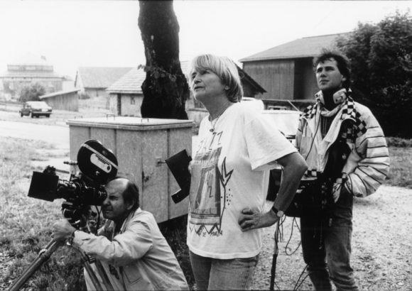 La réalisatrice Jacqueline Veuve (1930–2013) lors du tournage de Chronique paysanne en Gruyères, 1990.