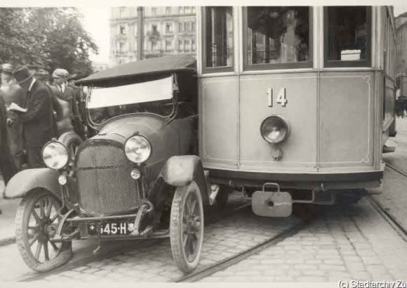 Verkehrsunfall an der Theaterstrasse in Zürich, 02.09.1924. Aus dem Bestand der Stadtpolizei Zürich, Erkennungsdienst. Foto: Stadtarchiv Zürich